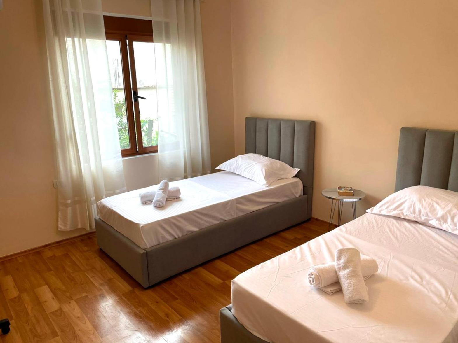 Skanderbeg Square Apartment 02 Tirana Buitenkant foto