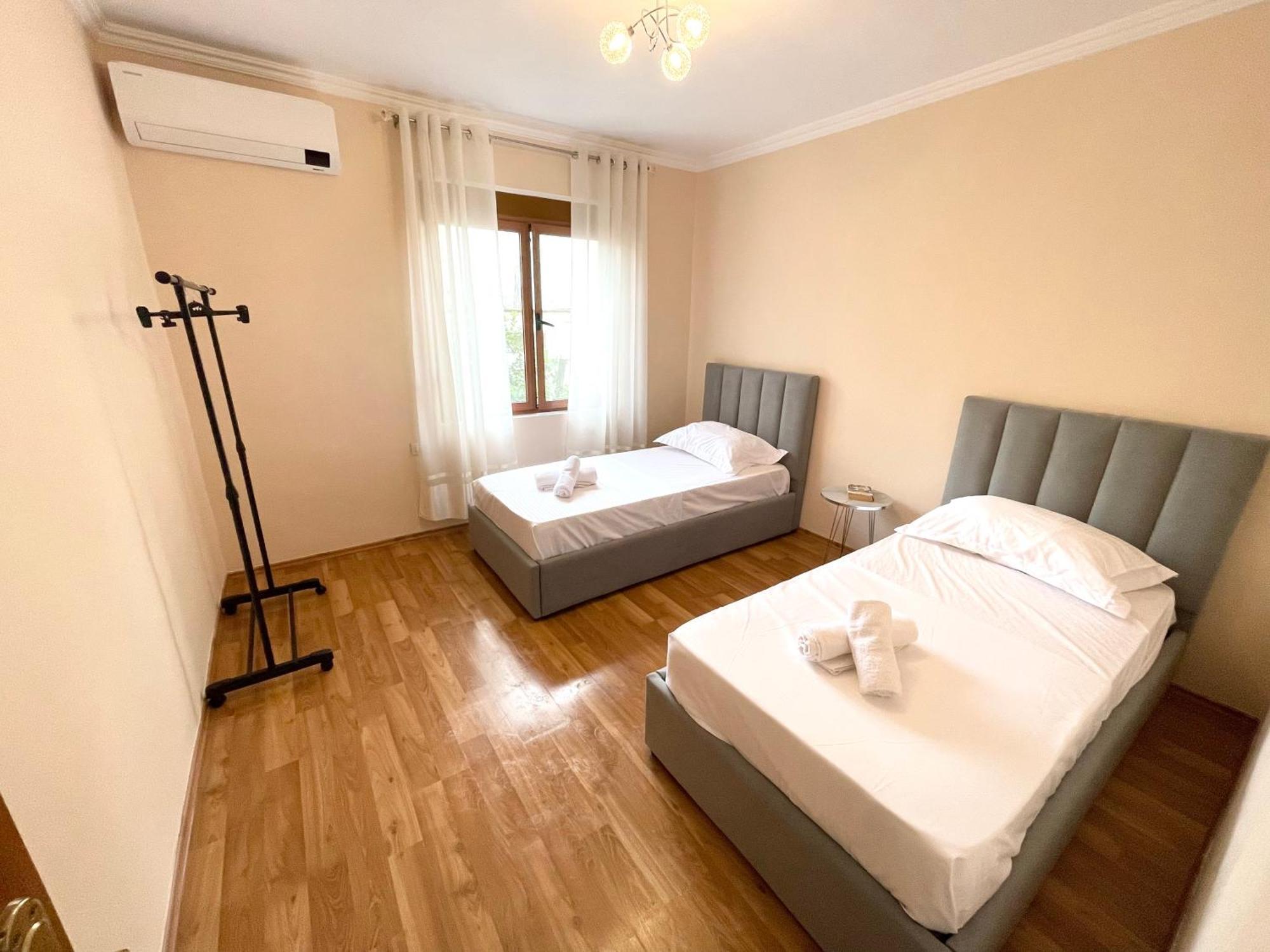 Skanderbeg Square Apartment 02 Tirana Buitenkant foto