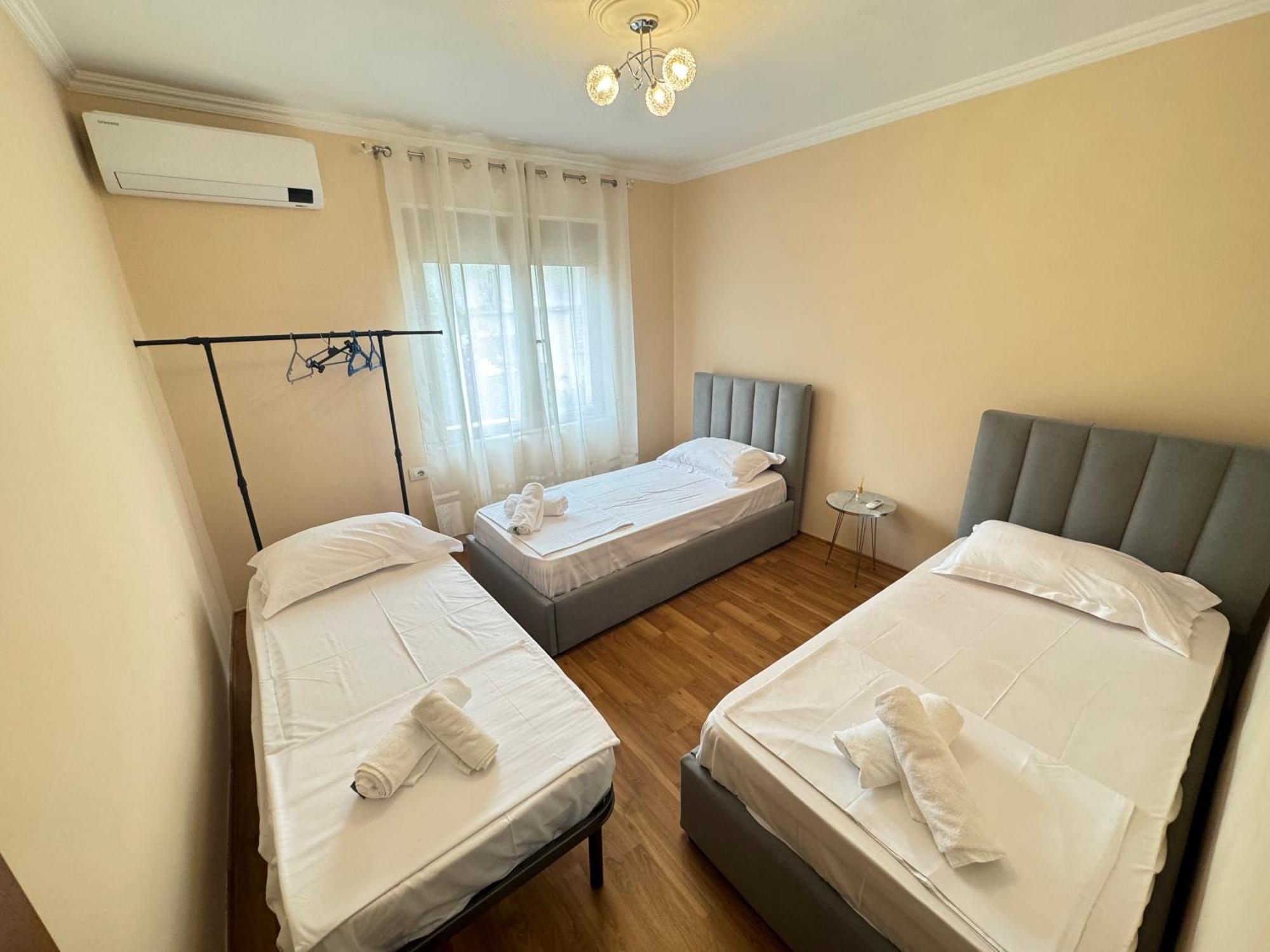 Skanderbeg Square Apartment 02 Tirana Buitenkant foto