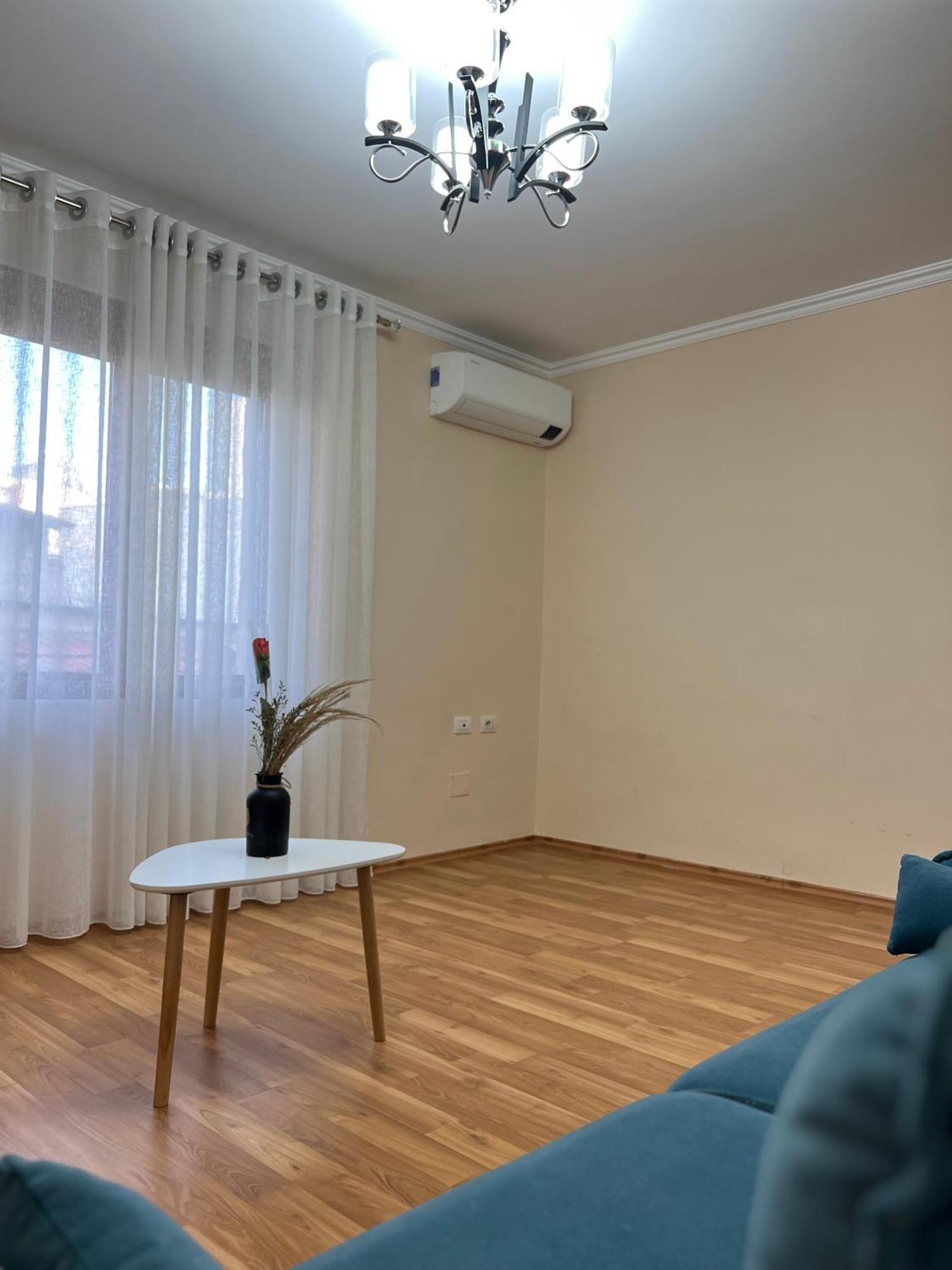 Skanderbeg Square Apartment 02 Tirana Buitenkant foto
