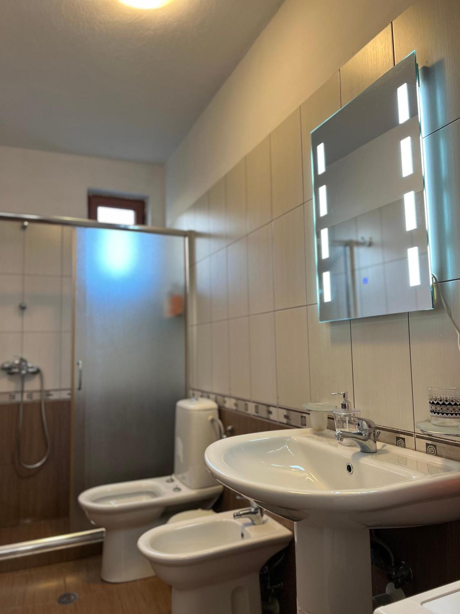 Skanderbeg Square Apartment 02 Tirana Buitenkant foto